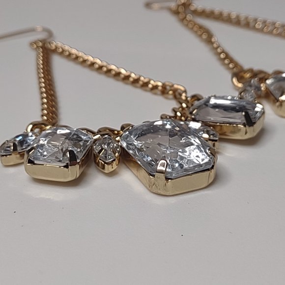 Very Pretty Gold Tone Metal And Clear Plastic Earrings - Picture 8 of 16